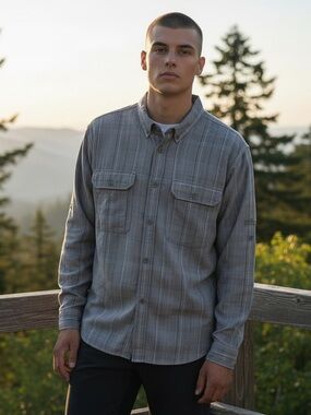 The North Face Vaporwick Gray/Wht/Blue Plaid Button-Up Vented Men’s L Shirt